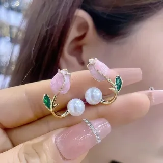 Tulip Design pearl Stud Earrings